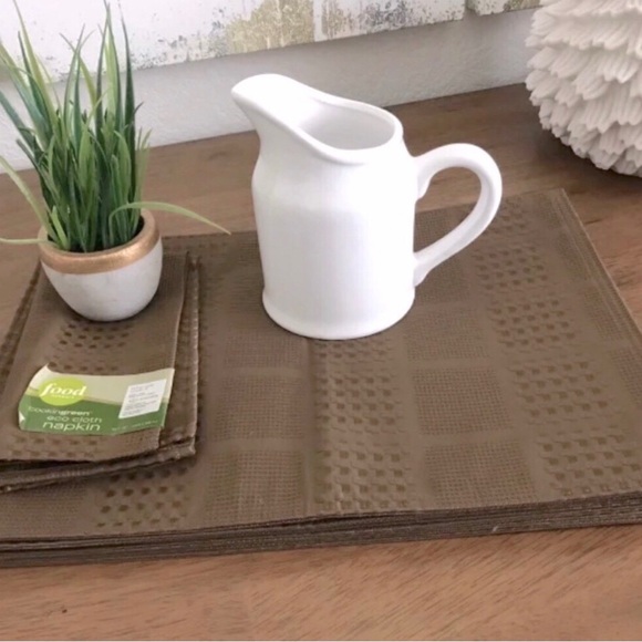Food Network Brand Cloth Placemats Napkins Set of 12 Mocha Color - Picture 6 of 6